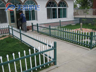 锌钢草坪护栏