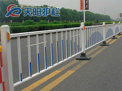 道路护栏安装案例
