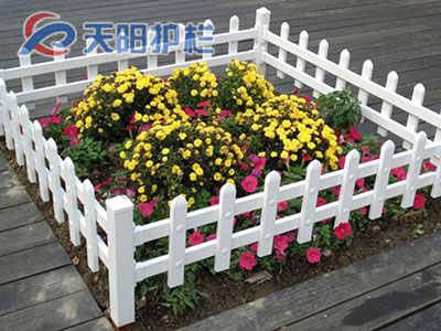 草坪护栏安装案例