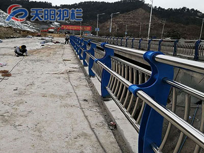 桥梁护栏